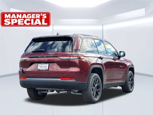 New 2026 Jeep Grand Cherokee Altitude AWD/4WD image 4