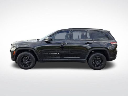 Used 2023 Jeep Grand Cherokee Laredo AWD/4WD image 6