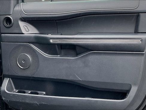 Used 2024 Ford Expedition Max XLT image 13