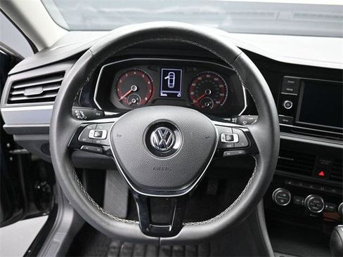 Used 2021 Volkswagen Jetta SE image 16