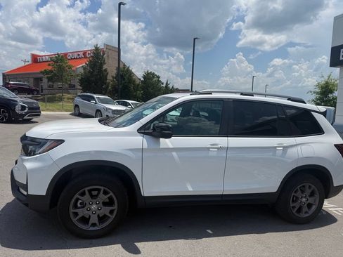 Used 2024 Honda Passport TrailSport image 6
