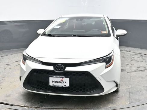 Used 2020 Toyota Corolla LE image 2