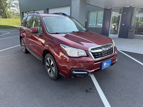 Used 2018 Subaru Forester 2.5i Premium w/ All-Weather Package image 3