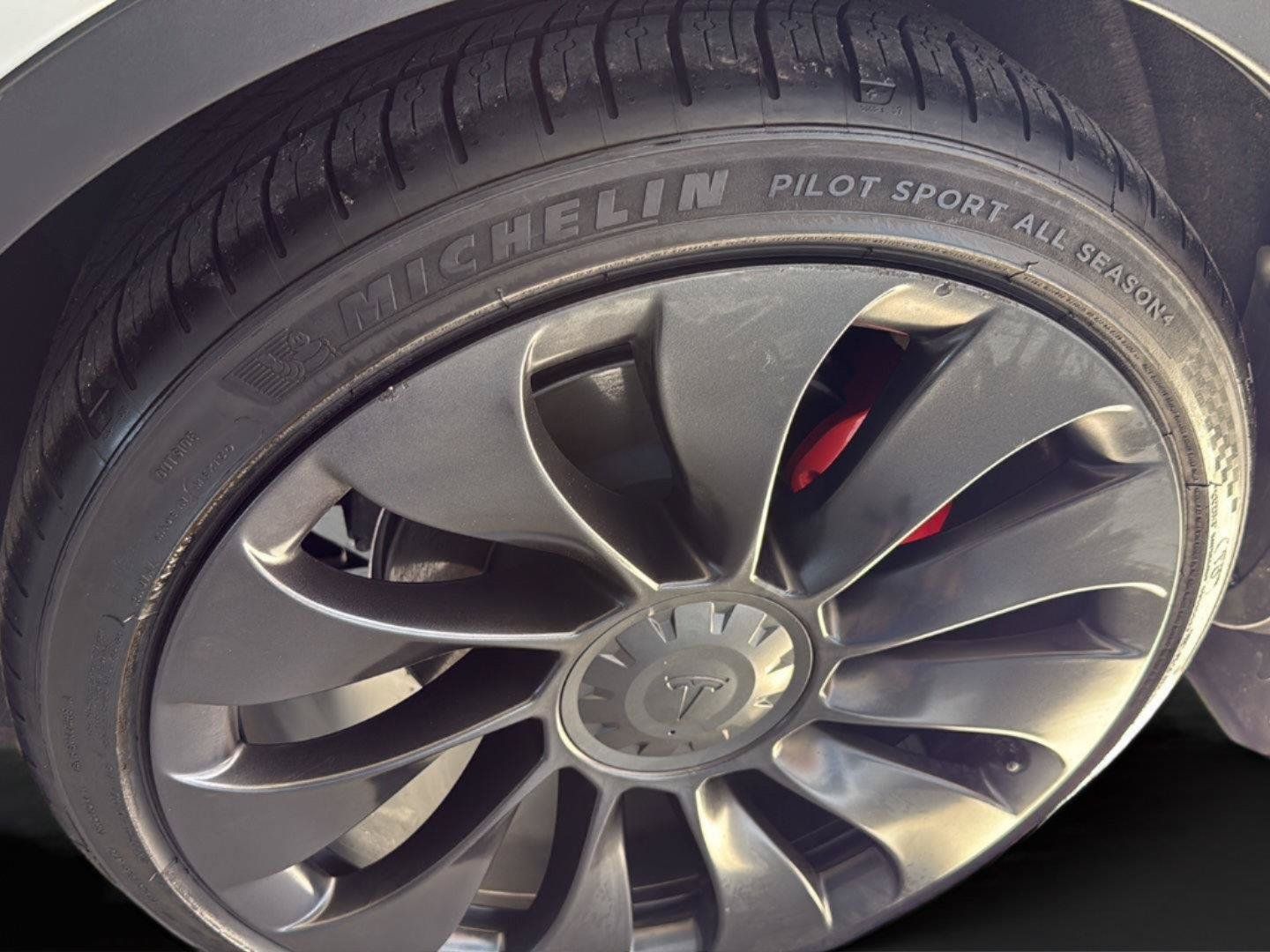Used 2022 Tesla Model Y Performance AWD/4WD image 11