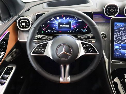 Used 2024 Mercedes-Benz GLC 300 4MATIC w/ Driver Assistance Package image 5