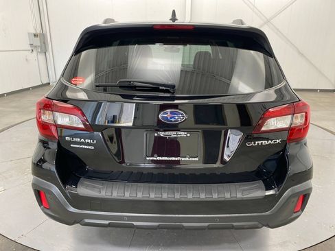 Used 2018 Subaru Outback 2.5i Touring w/ Popular Package #3 AWD/4WD image 6
