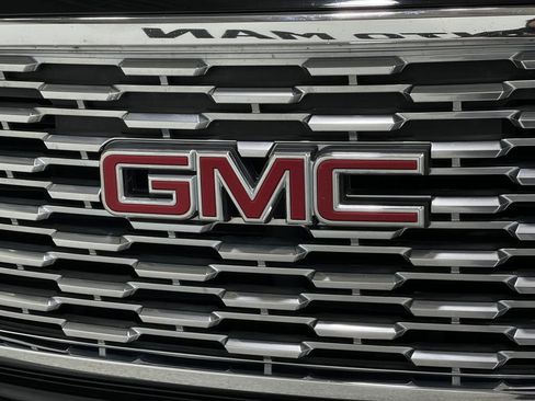 Used 2019 GMC Yukon Denali image 42