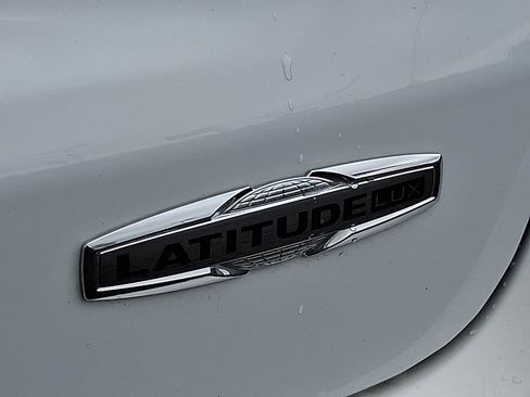 Used 2023 Jeep Compass Latitude AWD/4WD image 31