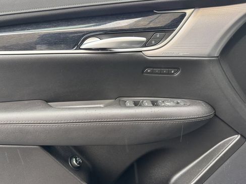 Used 2025 Cadillac XT5 Premium Luxury AWD/4WD image 11