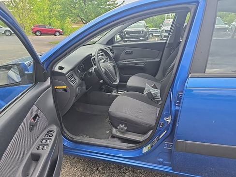 Used 2009 Kia Rio5 w/ PWR Pkg FWD image 3