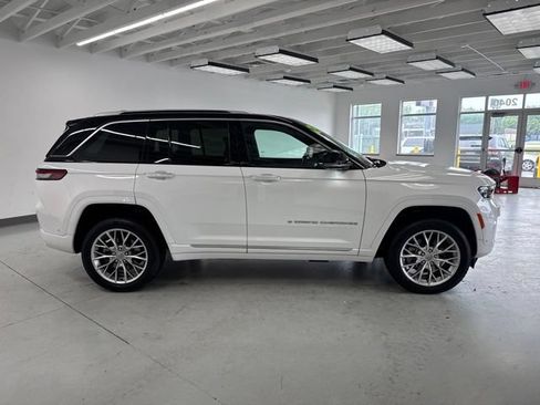Used 2023 Jeep Grand Cherokee Summit w/ Luxury Tech Group V AWD/4WD image 17