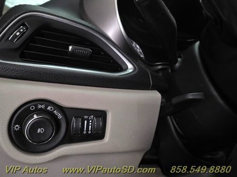 Used 2019 Chrysler Pacifica Limited FWD image 37