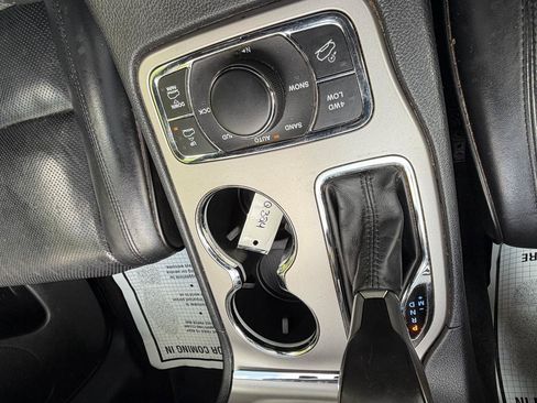 Used 2018 Jeep Grand Cherokee Overland AWD/4WD image 24