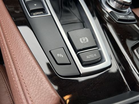 Used 2011 BMW 550i Sedan RWD image 34