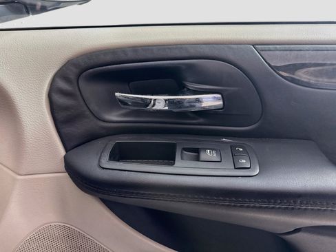 Used 2018 Dodge Grand Caravan SE w/ UConnect Hands-Free Group FWD image 29