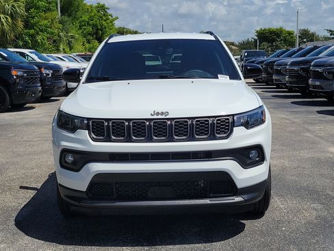 Used 2025 Jeep Compass Latitude w/ Altitude Special Edition AWD/4WD image 8