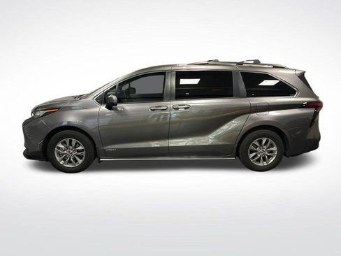 Used 2021 Toyota Sienna LE FWD image 32