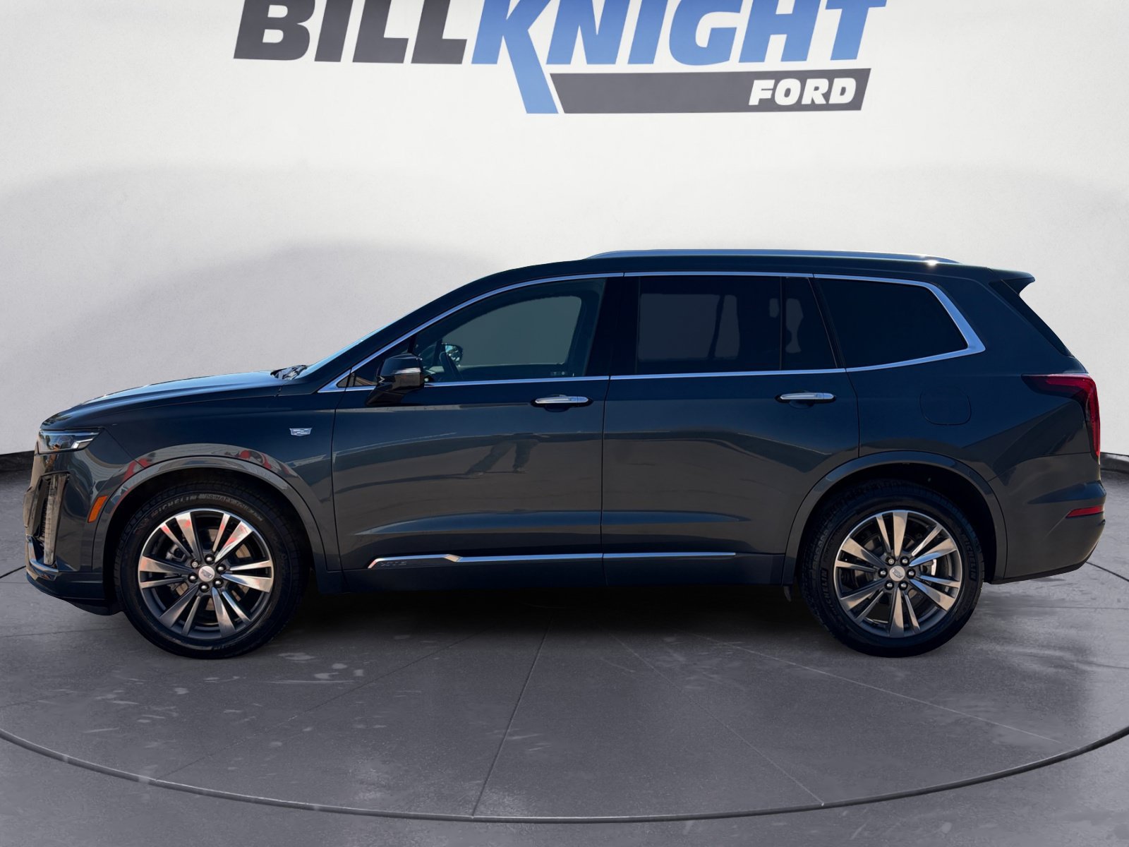 Used 2021 Cadillac XT6 Premium Luxury FWD image 2