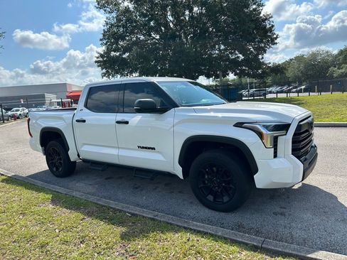 Used 2022 Toyota Tundra SR5 w/ SR5 Convenience Package AWD/4WD image 7