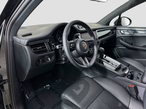 Certified 2026 Porsche Macan AWD/4WD image 4