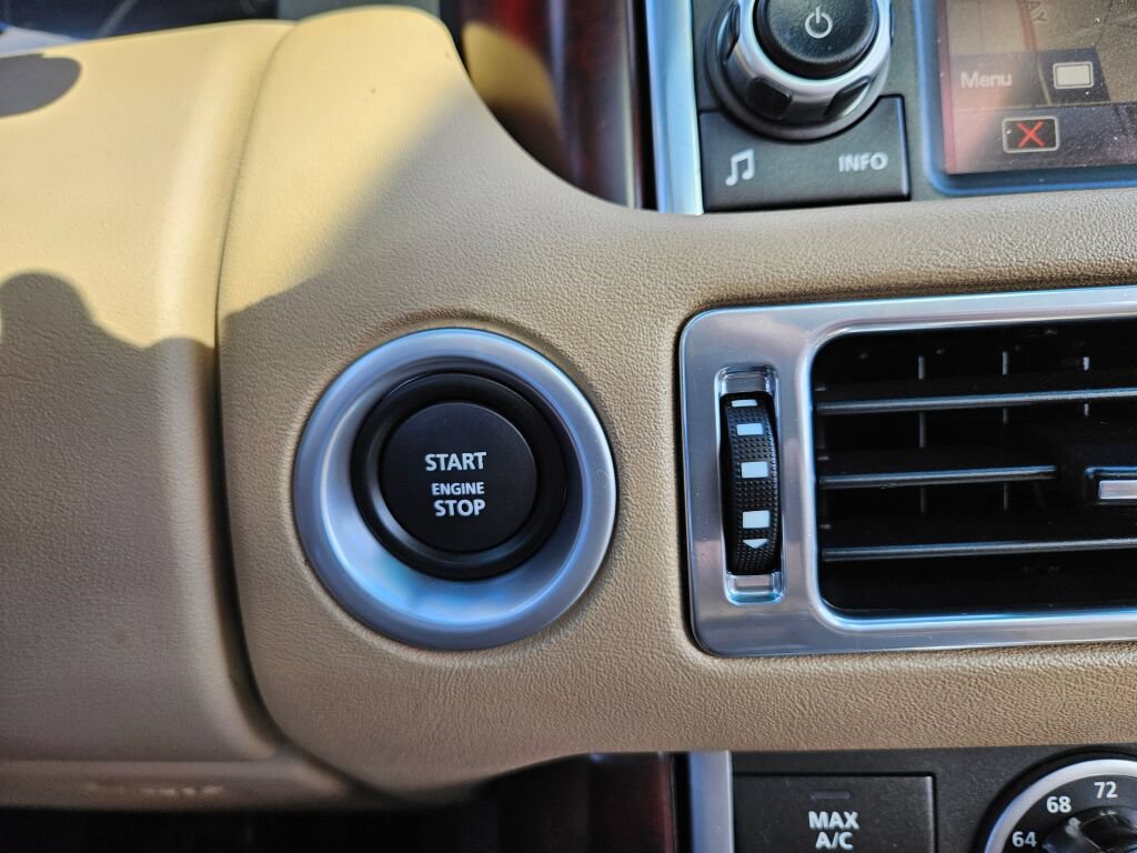 Used 2012 Land Rover Range Rover HSE AWD/4WD image 22