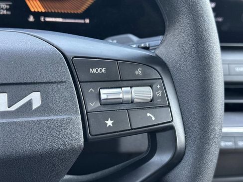 Used 2025 Kia K4 LXS image 16