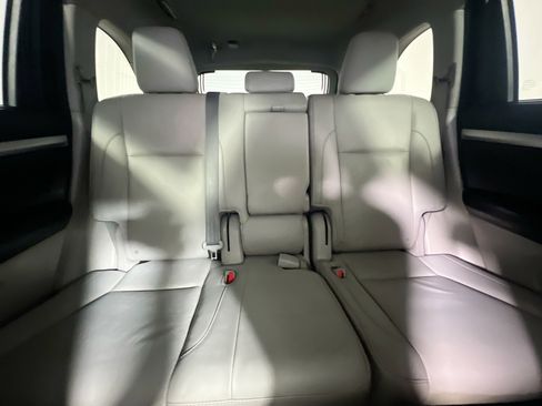 Used 2015 Toyota Highlander XLE image 33