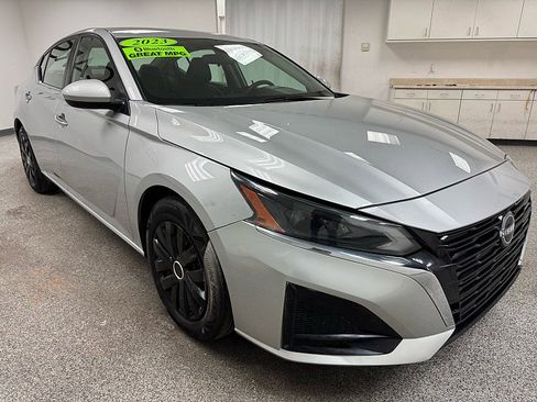 Used 2023 Nissan Altima 2.5 S FWD image 3