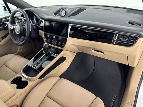 Certified 2025 Porsche Macan image 31