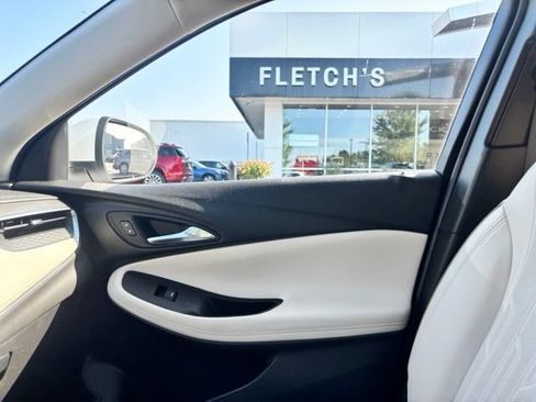 Used 2025 Buick Encore GX Avenir w/ Avenir Technology Package AWD/4WD image 13