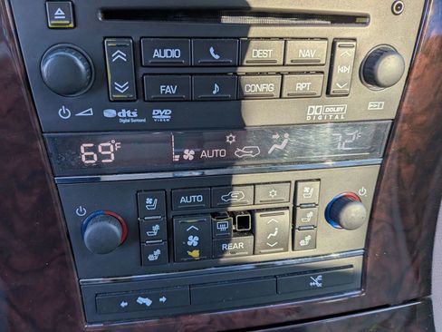 Used 2011 Cadillac Escalade Premium image 61