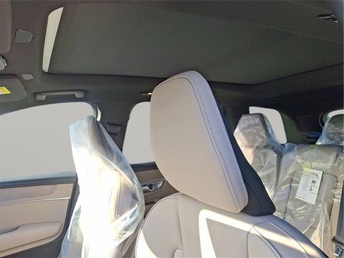 New 2026 Volvo XC90 T8 Plus image 8