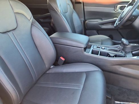 Certified 2025 Kia Sorento S w/ Panoramic Sunroof Package AWD/4WD image 21