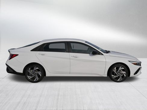 Certified 2025 Hyundai Elantra Sport image 8