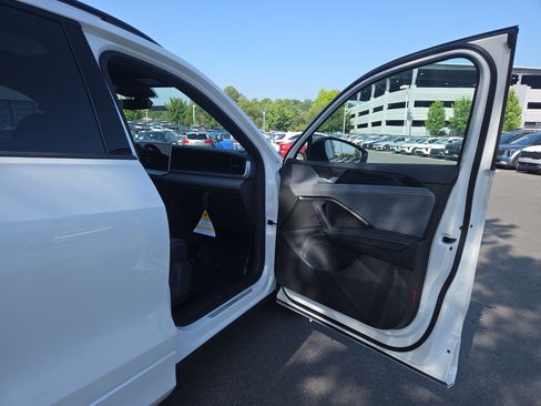 New 2026 Volkswagen Tiguan SE R-Line FWD image 27