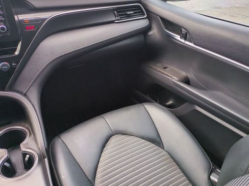 Certified 2022 Toyota Camry SE image 16