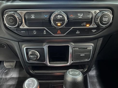 Used 2022 Jeep Wrangler Unlimited Sport AWD/4WD image 23