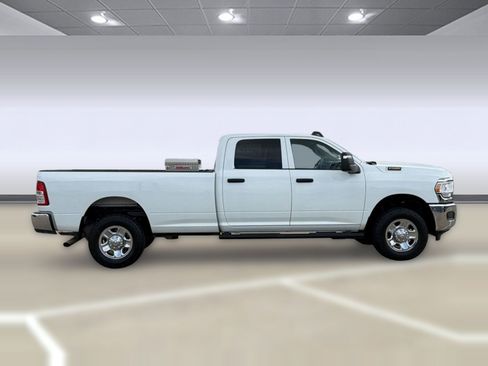 Used 2024 RAM 2500 Tradesman w/ Chrome Appearance Group image 8