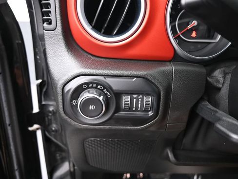 Used 2018 Jeep Wrangler Unlimited Rubicon w/ Dual Top Group AWD/4WD image 25