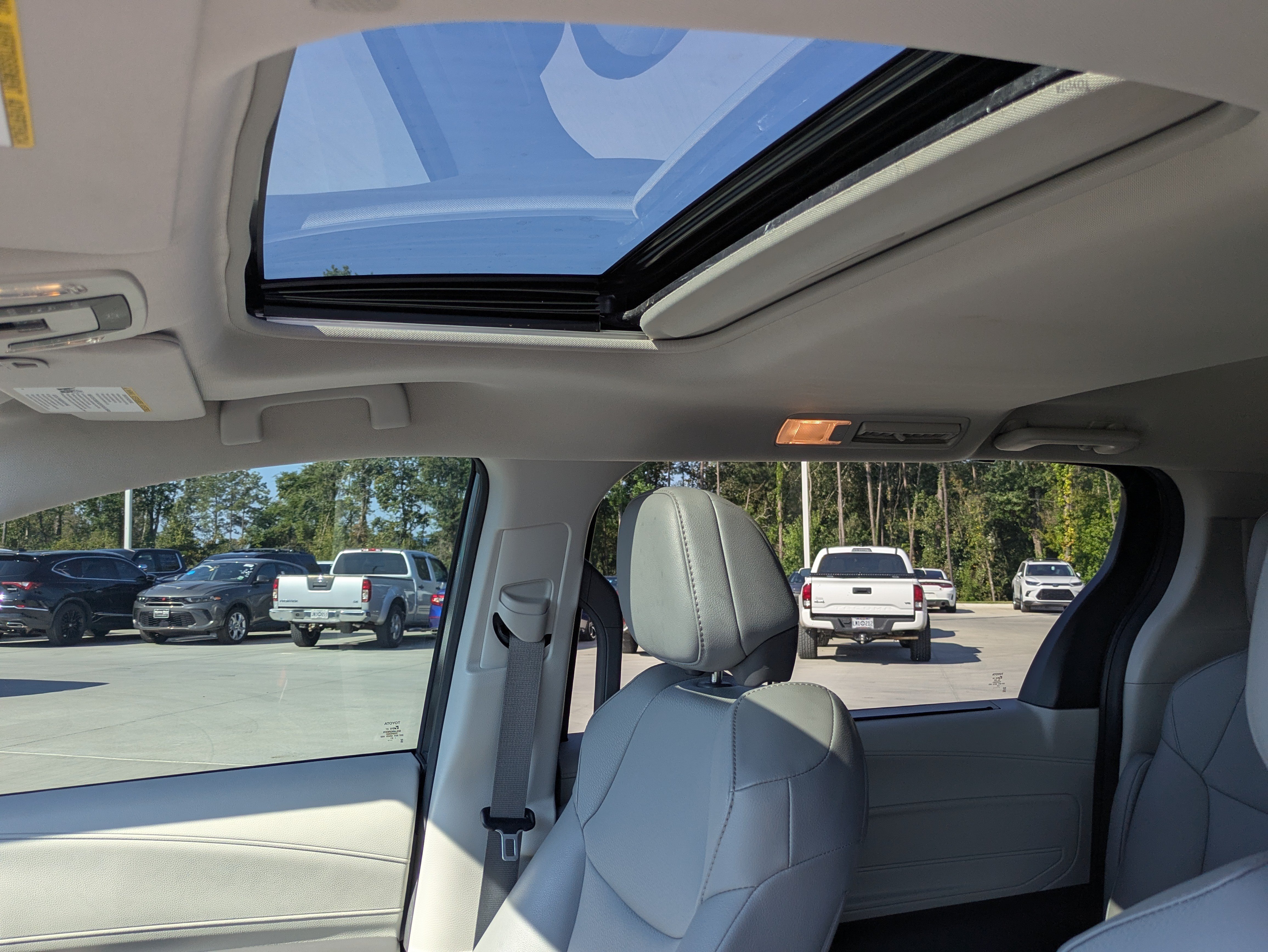 Certified 2021 Toyota Sienna XLE FWD image 12