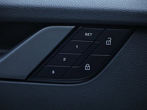 Certified 2025 Porsche 911 Carrera image 23