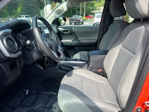 Used 2016 Toyota Tacoma SR5 AWD/4WD image 9