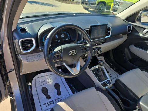Used 2024 Hyundai Venue SEL image 20