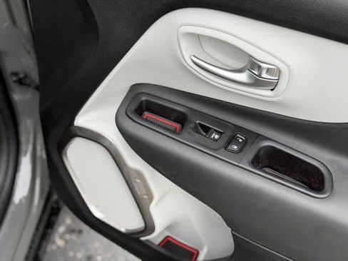 Used 2022 Jeep Renegade Latitude image 40