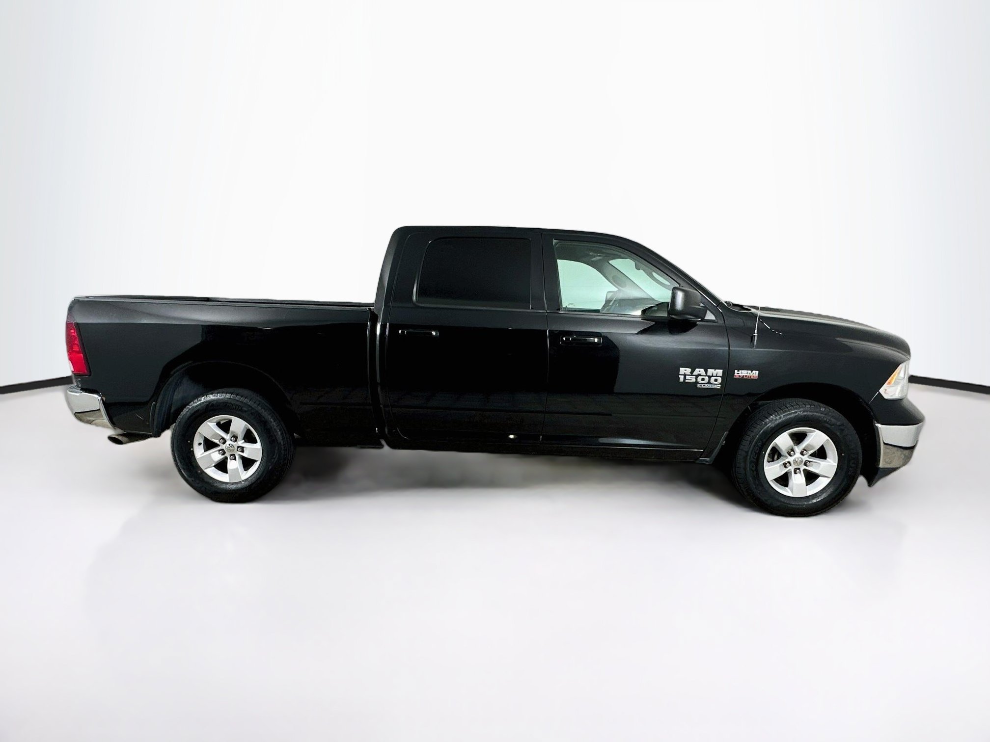 Used 2021 RAM 1500 Classic SLT AWD/4WD image 10