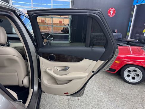 Used 2021 Mercedes-Benz GLC 300 4MATIC image 16