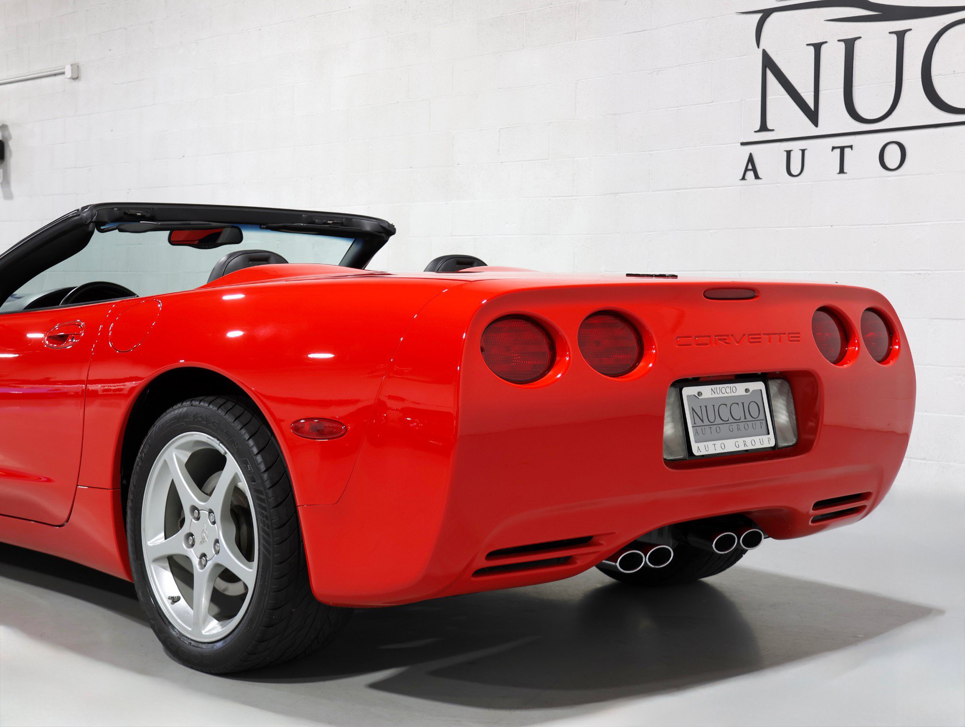 Used 2004 Chevrolet Corvette Convertible w/ Preferred Equipment Group RWD image 37