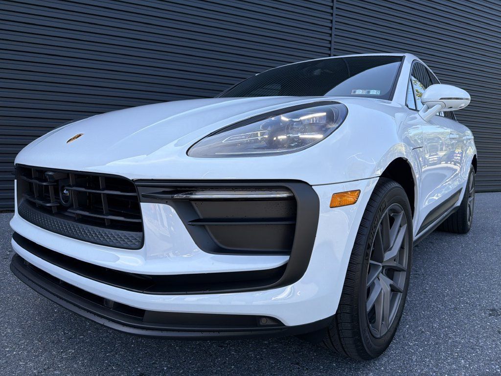 Certified 2026 Porsche Macan AWD/4WD image 14