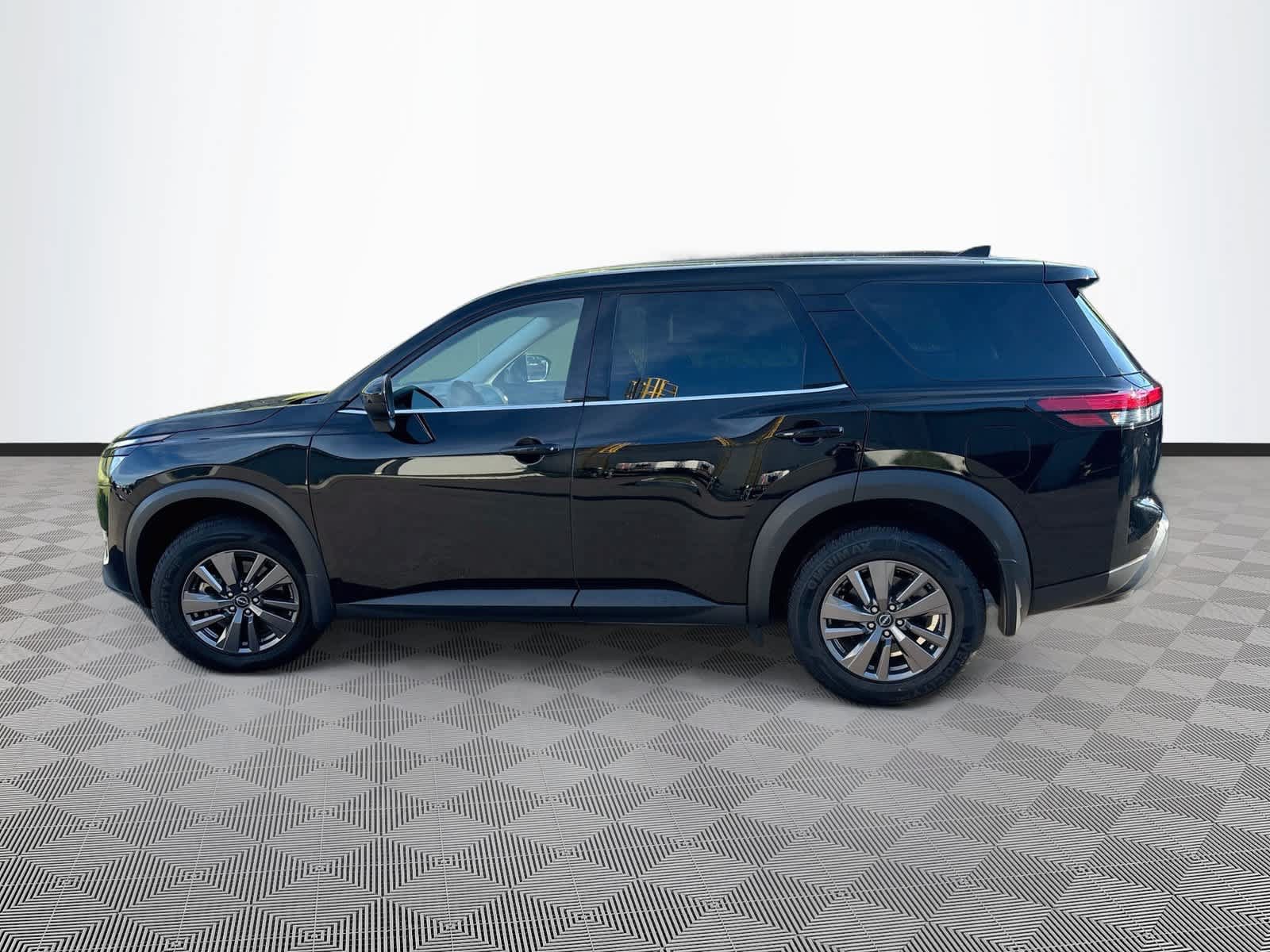 Used 2023 Nissan Pathfinder S FWD image 8