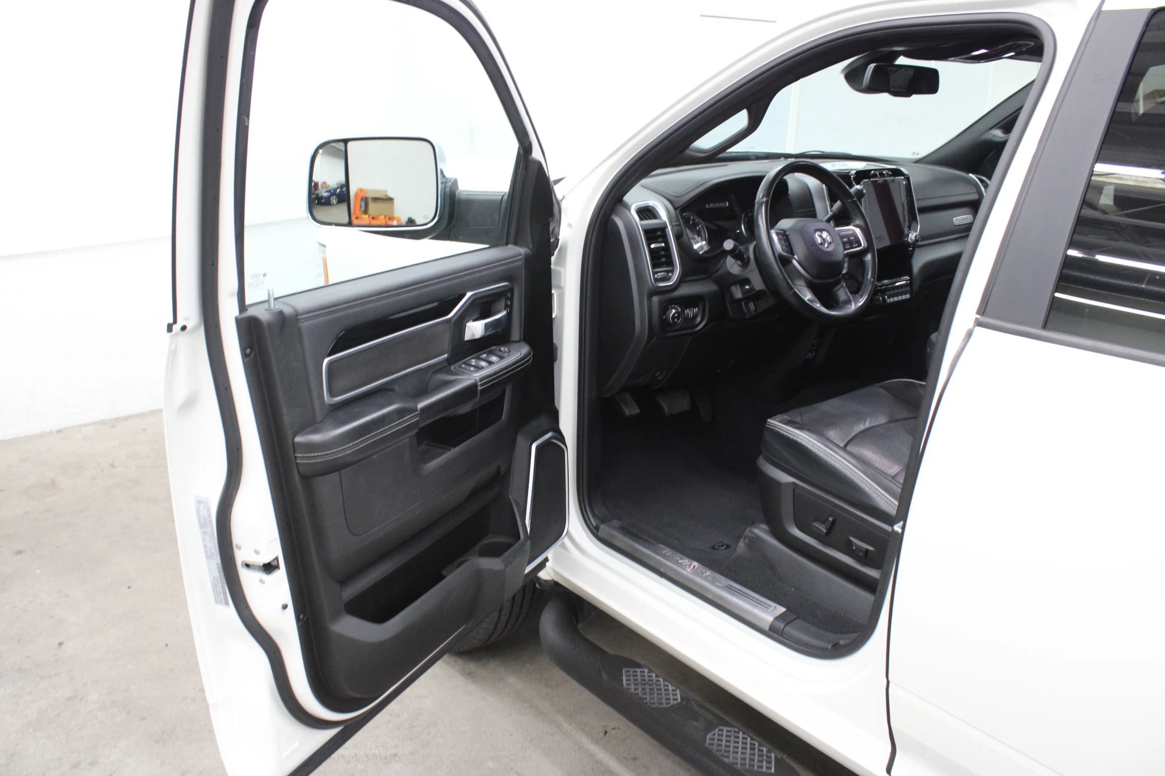 Used 2022 RAM 2500 Laramie AWD/4WD image 9